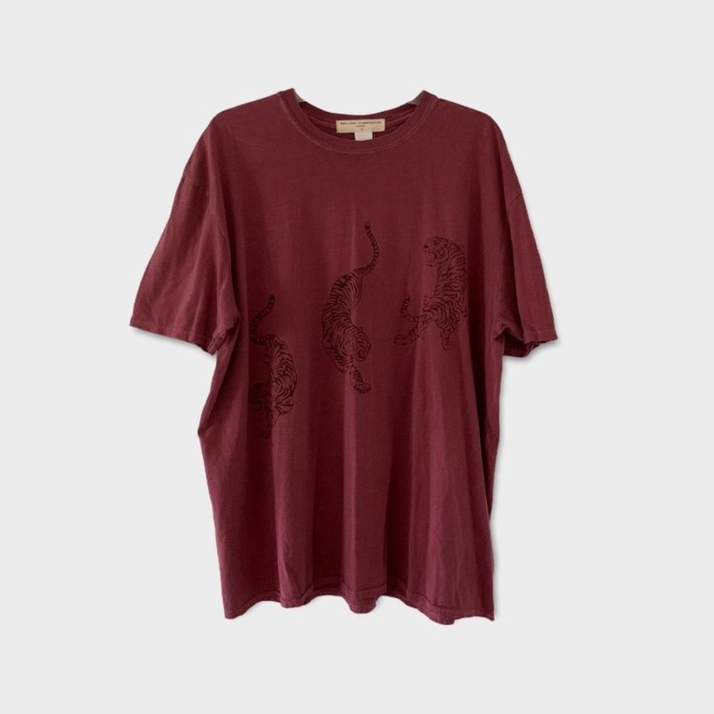 NEVER WORN urban outfitters tee